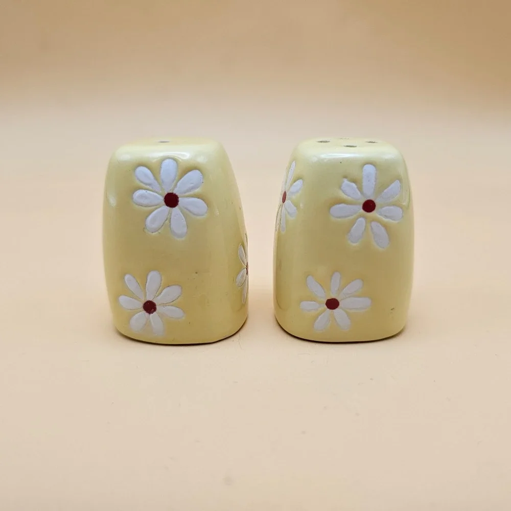 Yellow Daisy Salt Pepper Shakers Ceramic Kitchen‎ Dining Farmhouse Decor